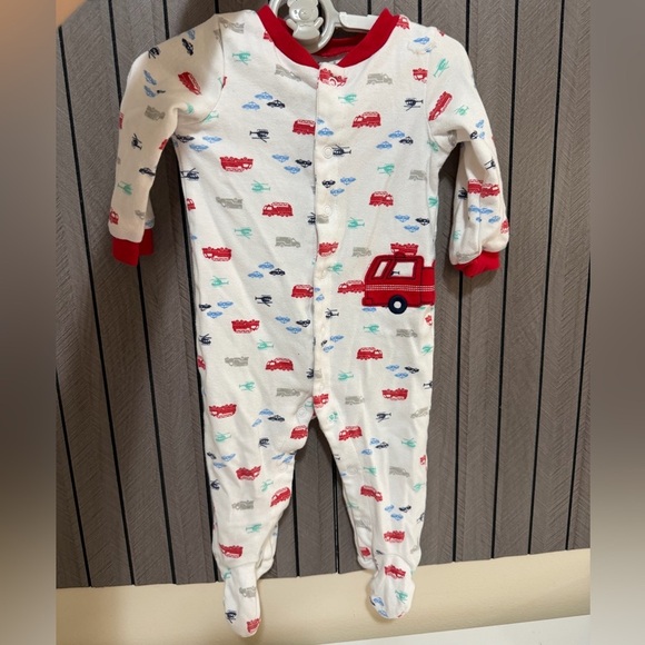 Carter's Other - ❤️ BUNDLE 4/$20 Carter's White Footie with Red and Blue Car Print